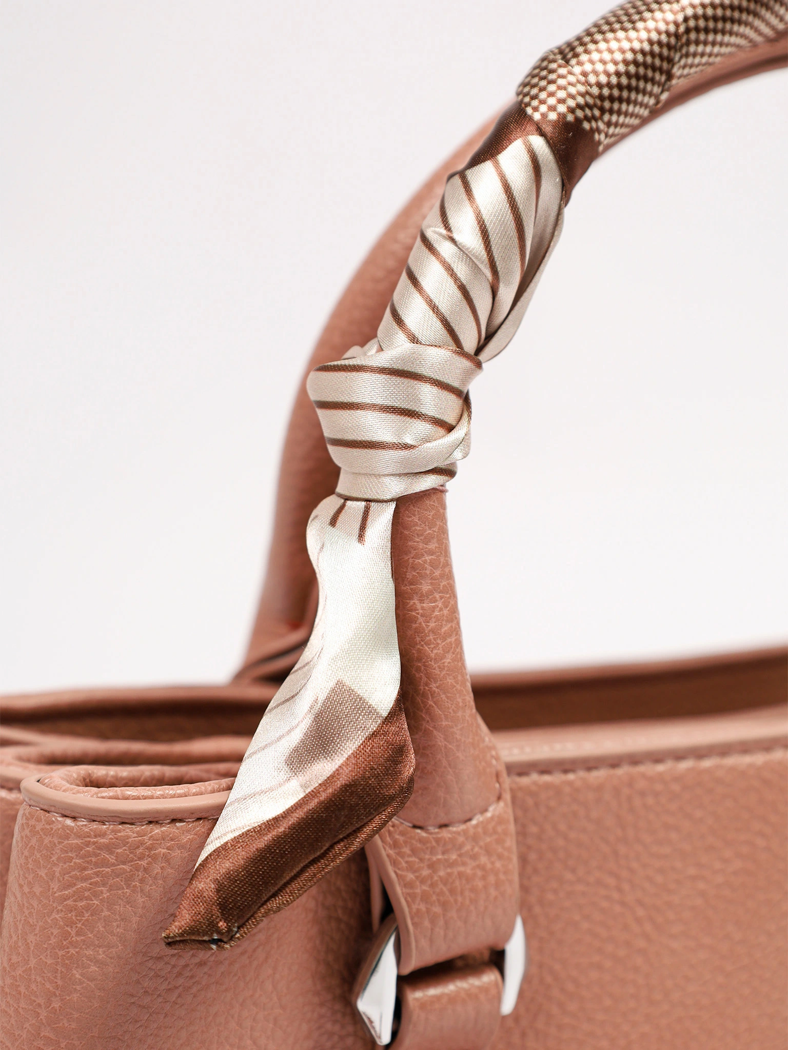 Сумка-тоут с декоративным платком в ассортименте